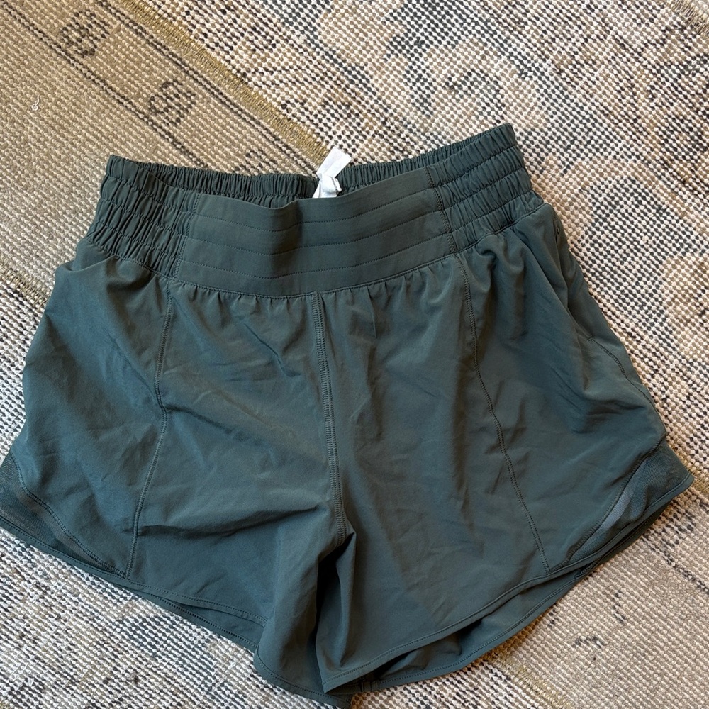 lululemon athletica hotty hot 4” shorts